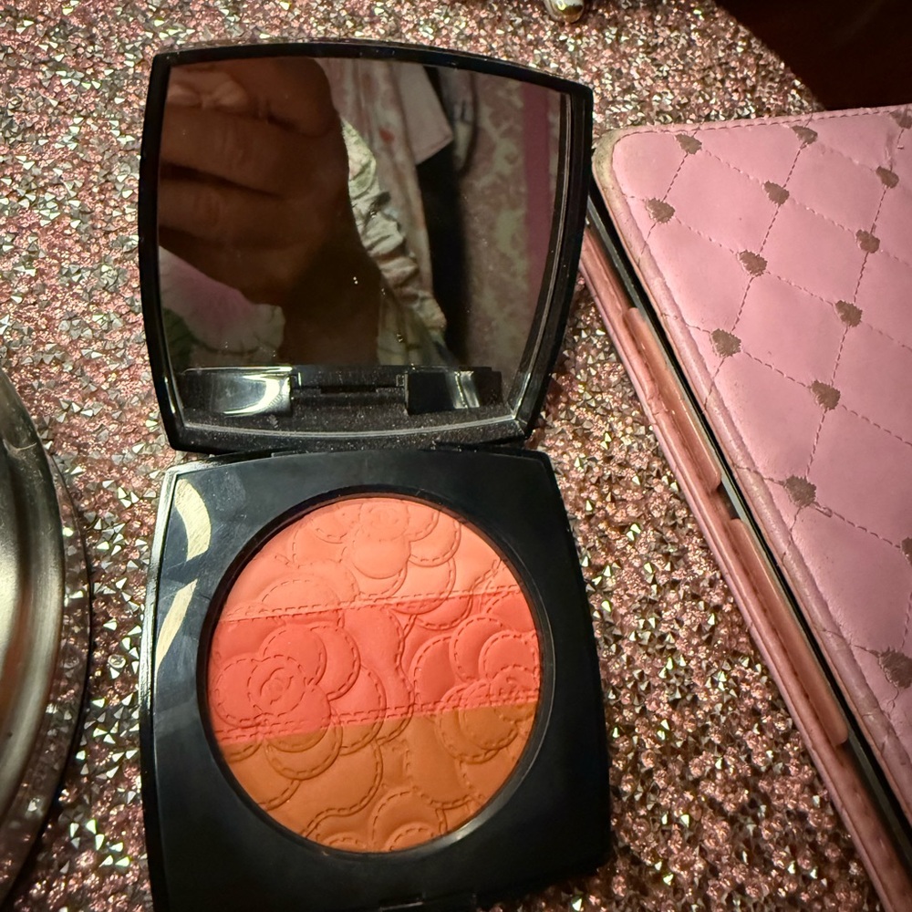 Chanel Camelia Futura limited edition  Coral Blush Palette